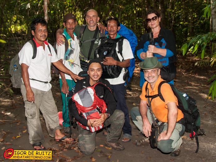 Le nostre guide e portatori nella giungla del Borneo